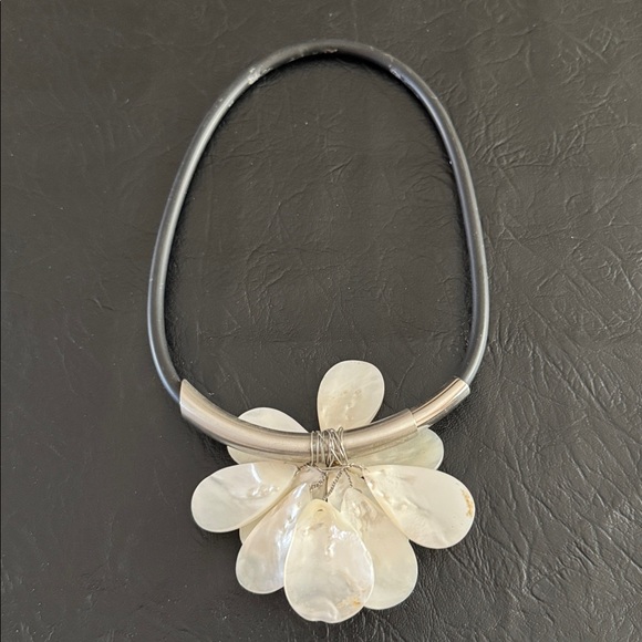 Mother of Pearl/Abalone Flower Necklace - Picture 6 of 6